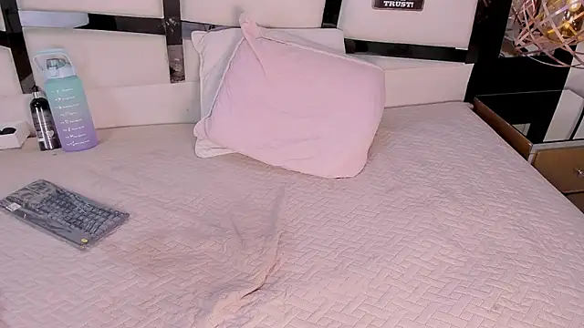 ElizabethAdams  online show from March 21, 6:40 am