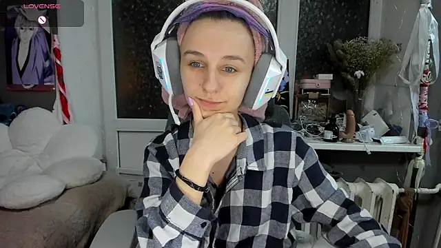  Nika Kik online show from April 7, 5:15 pm