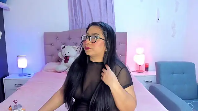 Latinabombsheell online show from December 21, 2:38 am