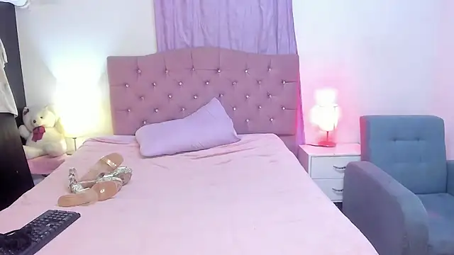 Latinabombsheell online show from April 4, 4:44 am