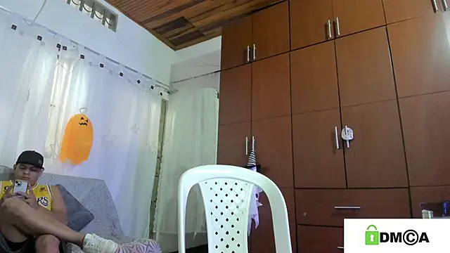 Snapshot of loreth_J chatting on October 22, 4:56 pm loreth J online show from October 22, 4:56 pm
