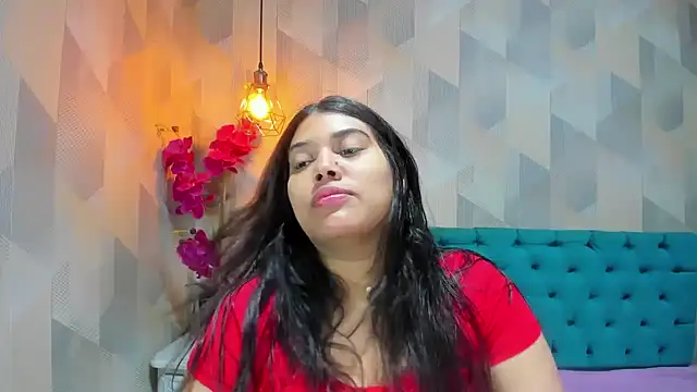 LindaBreeS online show from December 14, 1:50 pm