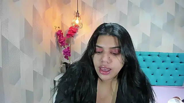 LindaBreeS online show from July 6, 2:00 pm