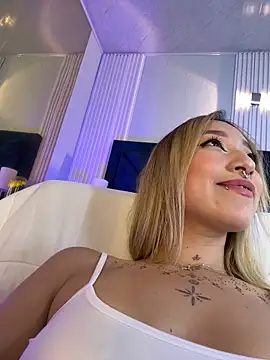 MollyCruz online show from June 4, 1:04 pm