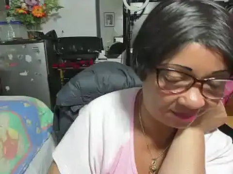 Snapshot of Mrs_mommy_ chatting on October 23, 2:45 pm Mrs mommy online show from October 23, 2:45 pm