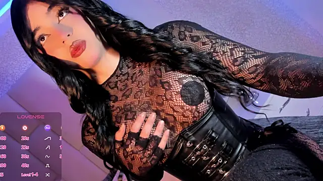 Summer walkerr online show from April 4, 1:10 pm