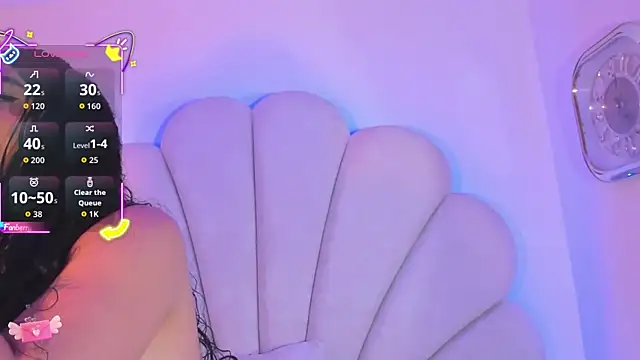 Summer walkerr online show from November 17, 1:23 pm