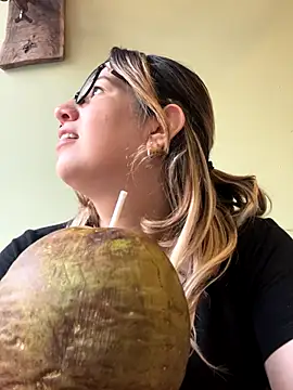 amooraaamoon online show from October 29, 8:00 pm