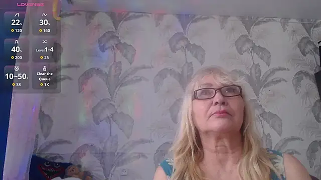 CamDiva113 online show from March 12, 5:10 am