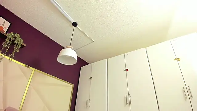 April bowie online show from November 25, 3:58 pm