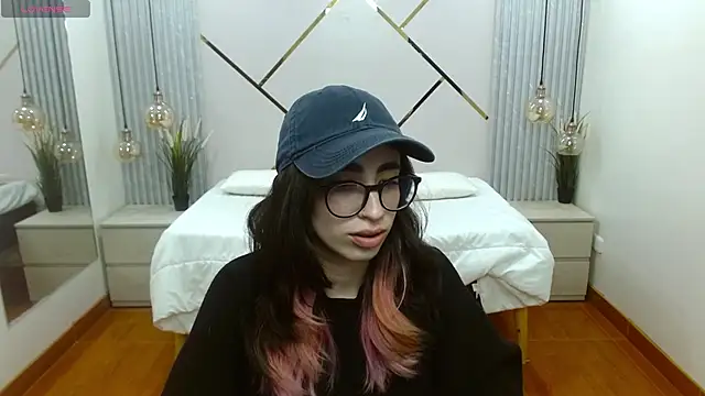 LenaRoses online show from October 14, 8:33 pm