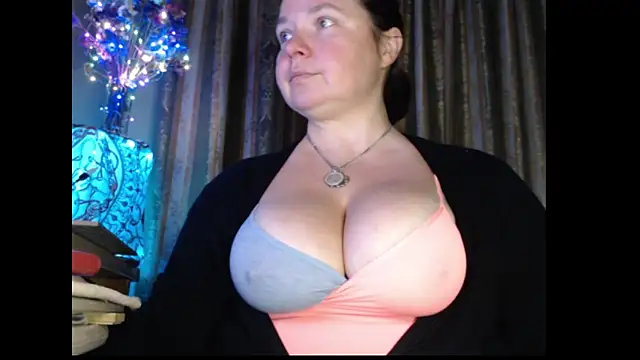 Snapshot of amorelara chatting on September 20, 8:12 am amorelara online show from September 20, 8:12 am