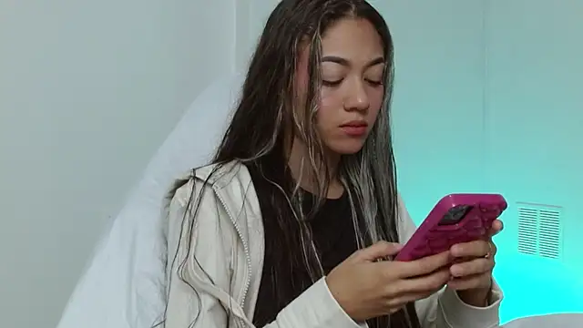 Snapshot of hantonella_ chatting on October 29, 12:31 pm hantonella  online show from October 29, 12:31 pm