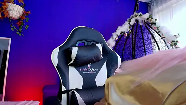 Emmapark  online show from March 18, 6:46 pm