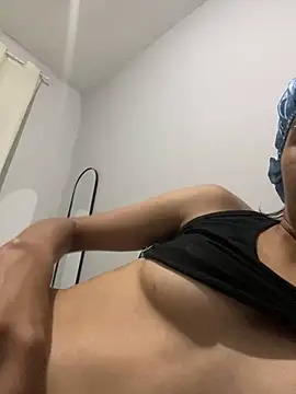 Julinhasz online show from April 14, 10:54 pm