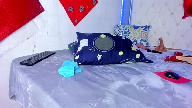 Elettrahot  online show from February 13, 6:04 am