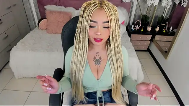 conny  curly online show from February 13, 8:10 pm