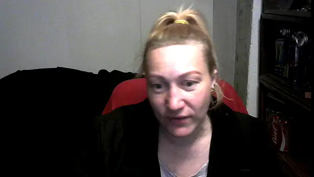 wLESLYMOSw online show from April 17, 6:32 pm