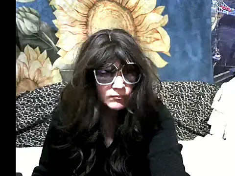 wLESLYMOSw online show from March 26, 8:49 am