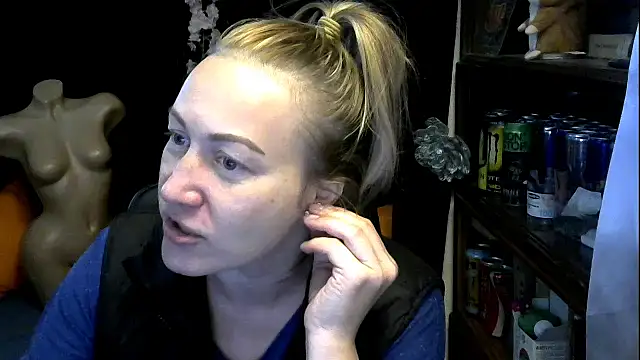 Snapshot of wLESLYMOSw chatting on October 23, 9:48 am wLESLYMOSw online show from October 23, 9:48 am