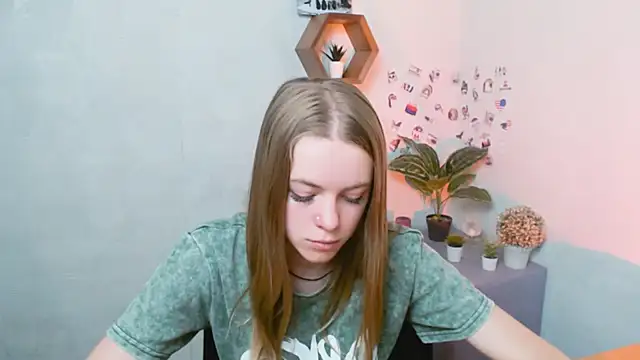 AliceFlirtt  online show from September 19, 9:08 am