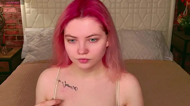 Lisa Adam online show from November 17, 5:02 pm