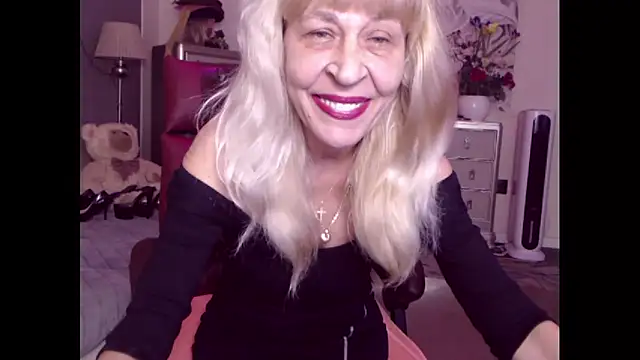 Snapshot of HornyMilf_555 chatting on October 16, 1:25 pm HornyMilf 555 online show from October 16, 1:25 pm