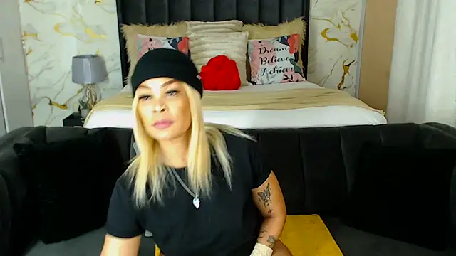 SEXYCARLITA09 online show from May 6, 9:19 pm