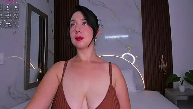 dahianthompson online show from November 8, 9:09 pm