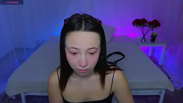 Hayle Hill online show from November 8, 4:28 am