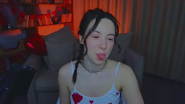 Hayle Hill online show from February 15, 7:51 am