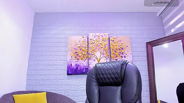  alaiasmile  online show from March 31, 8:31 pm