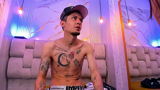 kendalltaylorr online show from October 13, 1:58 pm