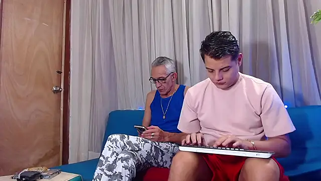 Leon hot X online show from March 7, 7:54 pm