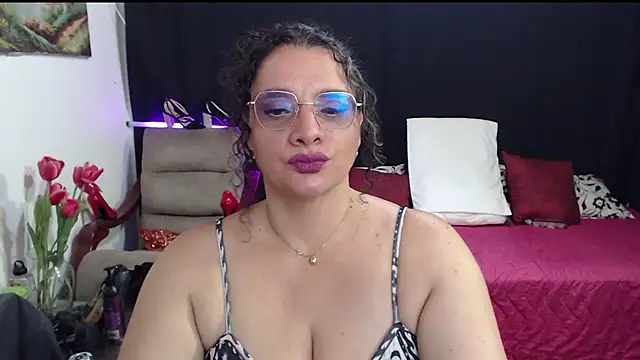 Aleja Gonzales online show from June 25, 10:00 pm