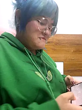 lucky-leah online show from February 20, 4:33 am