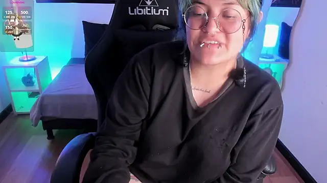 lucky-leah online show from March 13, 5:42 am