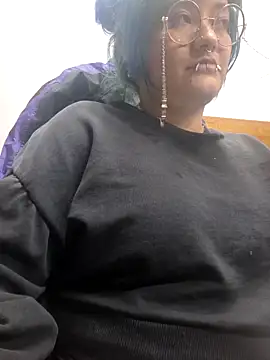 lucky-leah online show from March 19, 4:06 am