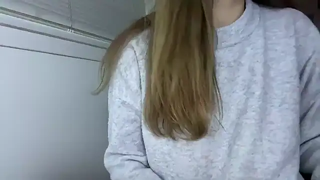 YUMIandbigWOLF online show from February 4, 6:49 am