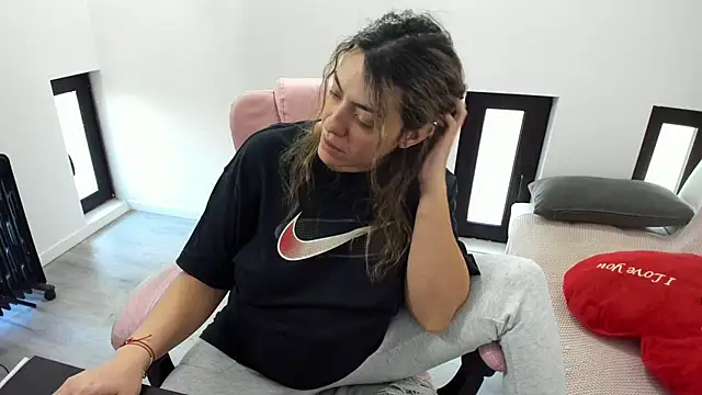 Dyana Kaylinn online show from April 21, 4:41 am