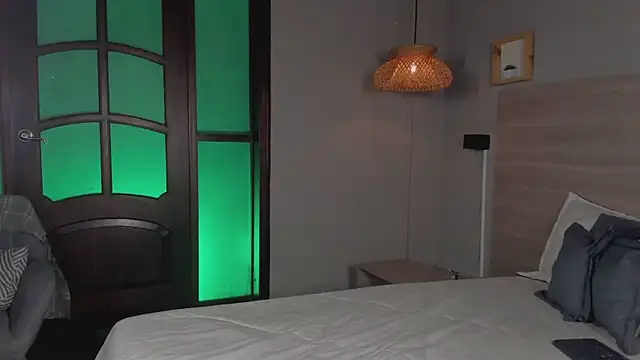 nayah   online show from November 22, 8:11 pm