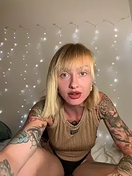 haileyhope  online show from October 1, 6:35 pm