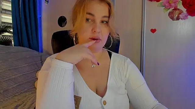 CoraSwon online show from December 4, 12:51 pm