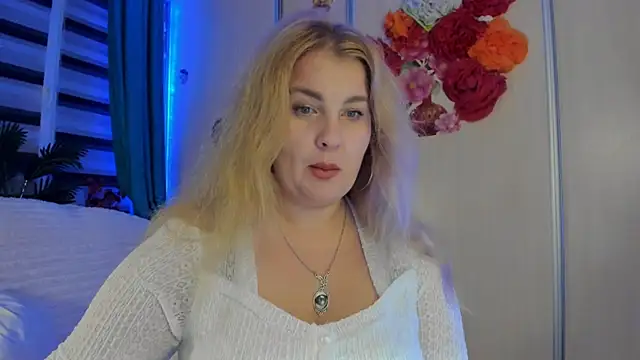 Snapshot of CoraSwon chatting on October 17, 6:00 pm CoraSwon online show from October 17, 6:00 pm