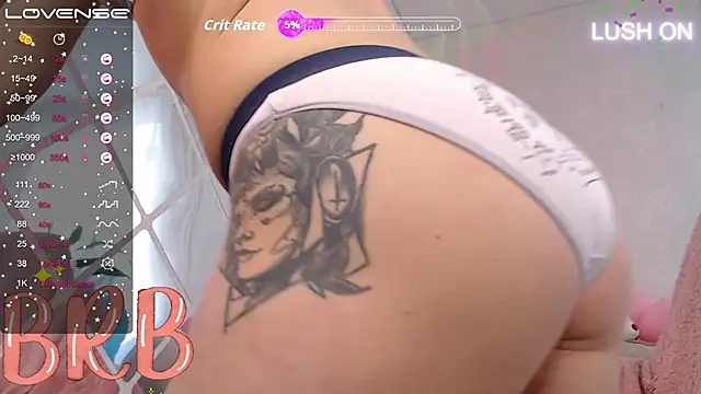 Snapshot of Bella__Swoon chatting on October 17, 4:59 am Bella Swoon online show from October 17, 4:59 am