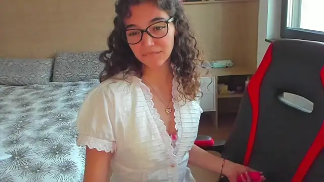 uniquerossie online show from October 1, 4:34 pm