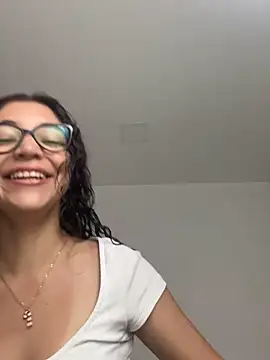 uniquerossie online show from December 14, 8:09 am