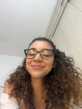 uniquerossie online show from February 11, 7:54 am