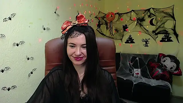 KaraCriegs online show from October 28, 6:35 pm