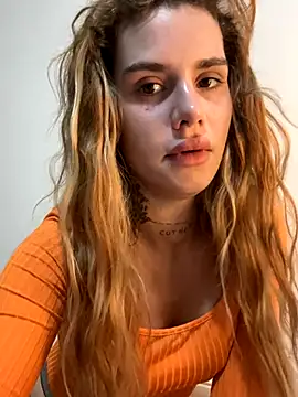 EmiliaCatalina online show from November 17, 11:27 pm